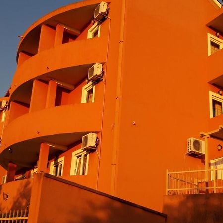 Apartments Danilo Kažanegra Sveti Stefan Bagian luar foto