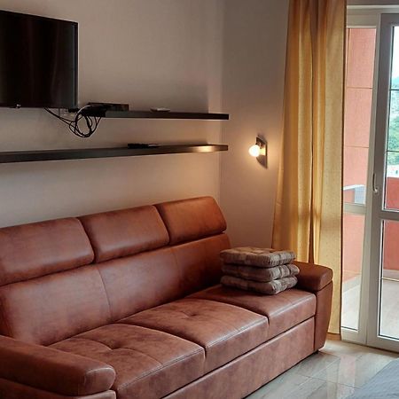 Apartments Danilo Kažanegra Sveti Stefan Bagian luar foto