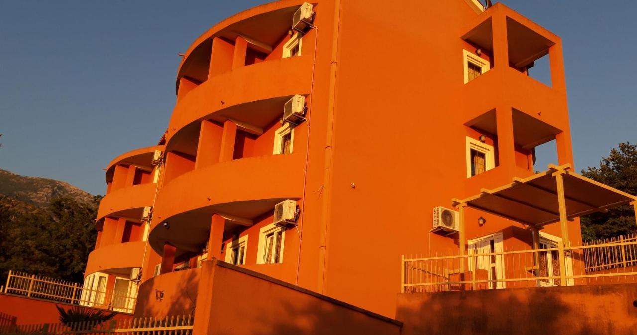 Apartments Danilo Kažanegra Sveti Stefan Bagian luar foto